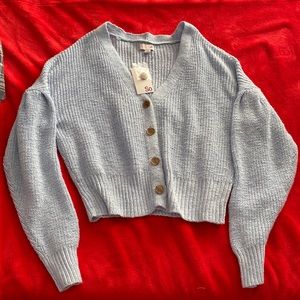 Woman’s sweater never worn